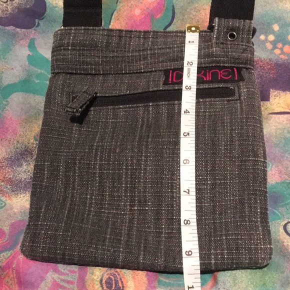 Dakine Gray Purse with Hot Pink Lining - Picture 7 of 7